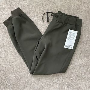 Lululemon On the Fly Jogger * Woven